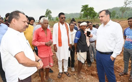 बोड़ला में धंसी पीएम जनमन योजना की सड़क, जांच के बाद दो इंजीनियर निलंबित, ठेकेदार को ब्लैकलिस्ट करने के निर्देश