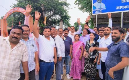 बलरामपुर में रामगोपाल अग्रवाल की गिरफ्तारी के विरोध में कांग्रेस का प्रदर्शन, पीएम मोदी और सीएम साय का पुतला दहन