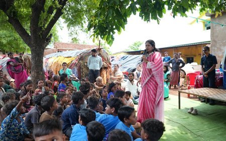 सपेरा बस्ती में बाल चौपाल, बच्चों ने सांप-सीढ़ी खेलकर सीखे बाल अधिकार और शिक्षा के महत्व