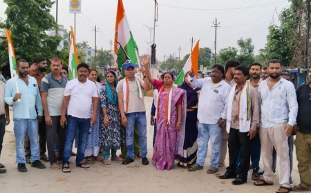 सुकमा में कांग्रेस का प्रदर्शन, प्रधानमंत्री और मुख्यमंत्री का पुतला दहन कर जताया विरोध