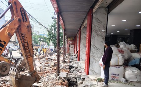 दुर्गानगर में जलभराव रोकने निगम की कार्रवाई, नाले पर बना 100 वर्गफीट अवैध पाटा हटाया