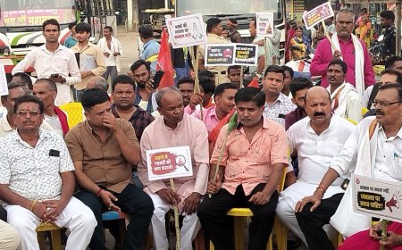राम मंदिर चंदा विवाद पर कांग्रेस का प्रदर्शन, बड़ी मछलियों पर कार्रवाई की मांग