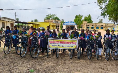 कोकपुर में मुख्यमंत्री सरस्वती साइकिल योजना का शुभारंभ, छात्राओं को मिली नई साइकिल