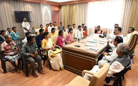 नक्सल प्रकरणों की समीक्षा तेज होगी, बस्तर के युवाओं से मिले उप मुख्यमंत्री विजय शर्मा