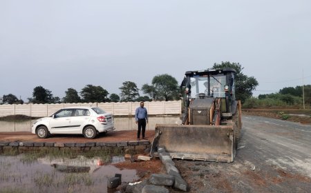 बोरियाखुर्द में अवैध प्लाटिंग पर नगर निगम की कार्रवाई, मुरम रोड और नींव तोड़कर लगाई रोक