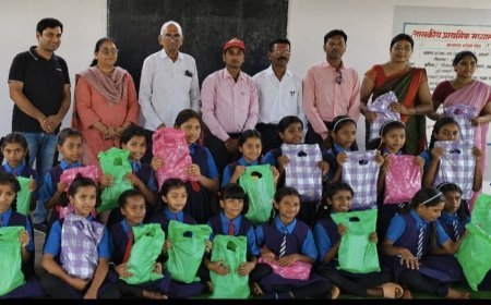 जन्मदिन पर बच्चों के बीच बाँटी खुशियाँ, रतनलाल अग्रवाल ने विद्यालय में वितरित किए उपहार