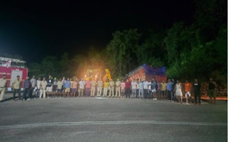 लोरो घाट में भीषण सड़क हादसा, तीन घंटे के रेस्क्यू ऑपरेशन में ट्रक के केबिन में फंसे तीन लोगों की बचाई गई जान
