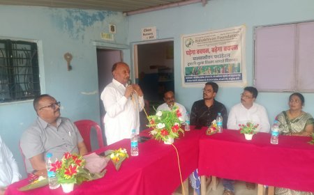 परासिया में अभावग्रस्त बच्चों को वितरित की शिक्षण सामग्री, समाजसेवी गोविन्द डेहरिया की सराहनीय पहल
