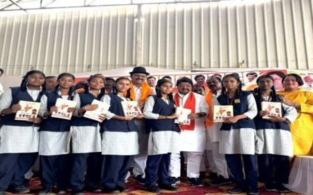छात्राओं को कैलाश विजयवर्गीय की सलाह, पहचान छिपाकर ठगी करने वालों से सतर्क रहने की दी सीख