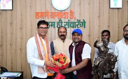 श्रम कल्याण मंडल उपाध्यक्ष किशोर महानंद ने वित्त मंत्री ओपी चौधरी से की मुलाकात, झुग्गी बस्तियों की समस्याओं के समाधान की मांग