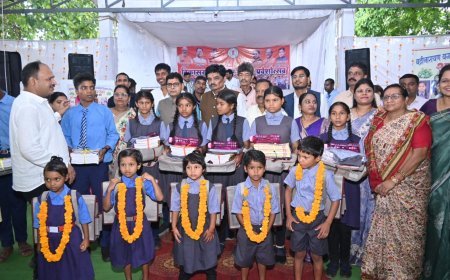 तिल्दा-नेवरा शाला प्रवेशोत्सव में मेधावी विद्यार्थियों का सम्मान, टंकराम वर्मा और नवीन अग्रवाल ने बढ़ाया उत्साह