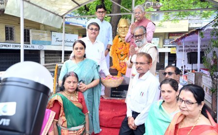 डॉ. खूबचंद बघेल जयंती पर रायपुर में श्रद्धांजलि, जनप्रतिनिधियों और नागरिकों ने किया नमन