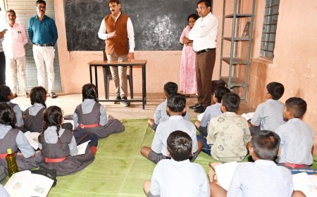 कवर्धा में कलेक्टर गोपाल वर्मा का औचक निरीक्षण, स्कूल और आंगनबाड़ी की व्यवस्थाओं का लिया जायजा