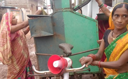 रिमझिम बारिश में भी जारी स्वच्छता अभियान, घर-घर पहुंच रहे स्वच्छाग्रही
