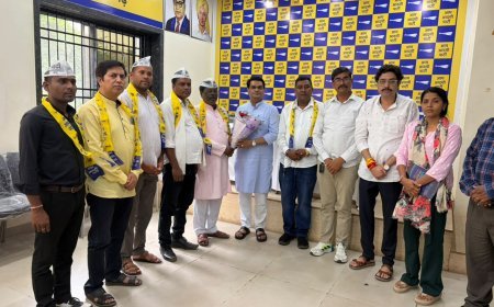 आम आदमी पार्टी में कई सामाजिक और राजनीतिक कार्यकर्ता शामिल, मुकेश अहलावत ने दिलाई सदस्यता