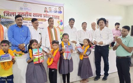 जिला स्तरीय शाला प्रवेश उत्सव में नवप्रवेशी विद्यार्थियों का स्वागत, गणवेश और साइकिल का वितरण