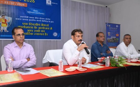 प्रधानमंत्री फसल बीमा योजना का लाभ हर पात्र किसान तक पहुंचाएं: कलेक्टर गोपाल वर्मा