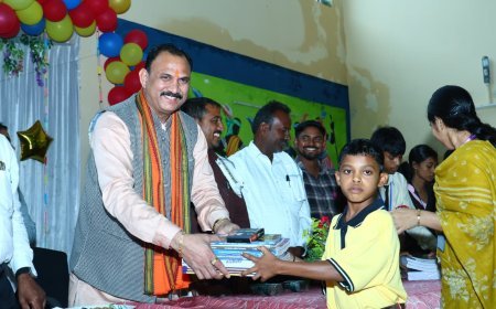 एमसीबी के पीएम श्री एकलव्य आदर्श आवासीय विद्यालय में शाला प्रवेशोत्सव, स्मार्ट क्लास का लोकार्पण