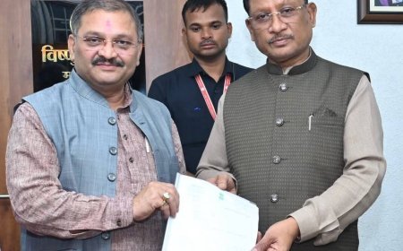 सांसद संतोष पांडेय ने मुख्यमंत्री विष्णुदेव साय से की मुलाकात, जिले के विकास के लिए की चार बड़ी मांग