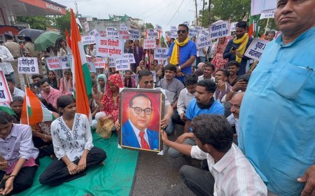 NEET परीक्षा को लेकर अलीराजपुर में प्रदर्शन, महेश पटेल के नेतृत्व में राष्ट्रपति के नाम सौंपा गया ज्ञापन