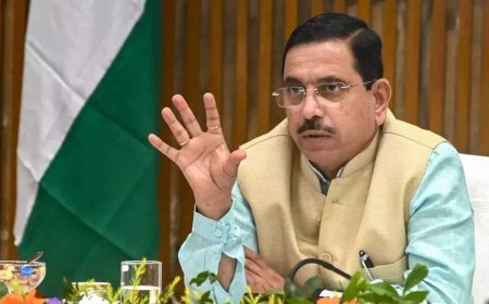 प्रह्लाद जोशी बने नए शिक्षा मंत्री, धर्मेंद्र प्रधान के इस्तीफे के बाद मिला अतिरिक्त प्रभार