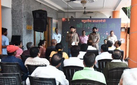 विधायक अनुज शर्मा ने कार्यकर्ताओं संग सुनी 'मन की बात', कारगिल के वीर शहीदों को दी श्रद्धांजलि