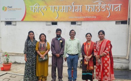 पिता की स्मृति में बुजुर्गों की सेवा, 'अध्यात्म पथ' परिवार ने फील परमार्थम आश्रम में कराया भोजन वितरण