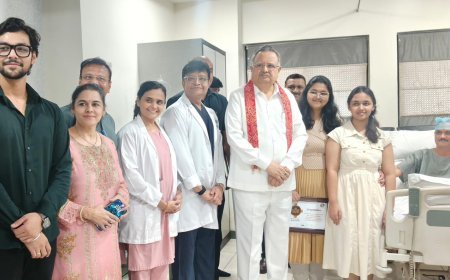सड़क दुर्घटना के बाद वरिष्ठ ईएनटी विशेषज्ञ डॉ. अनुज जाऊलकर का सफल उपचार, विधानसभा अध्यक्ष रमन सिंह ने जाना स्वास्थ्य