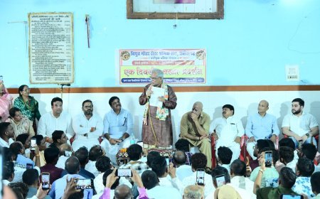 विद्युत मीटर रीडरों की मांगों के समर्थन में धरना, स्मार्ट मीटर नीति पर उठे सवाल