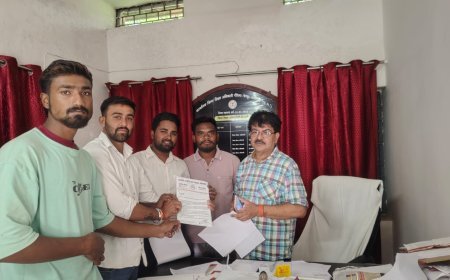 जर्जर स्कूल भवनों की मरम्मत और विद्यालय परिसरों में राजनीतिक गतिविधियों पर रोक की मांग, NSUI ने डीईओ को सौंपे दो ज्ञापन