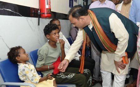 स्वास्थ्य मंत्री श्याम बिहारी जायसवाल ने कांकेर जिला अस्पताल का किया निरीक्षण, मरीजों से मिलकर जाना हालचाल