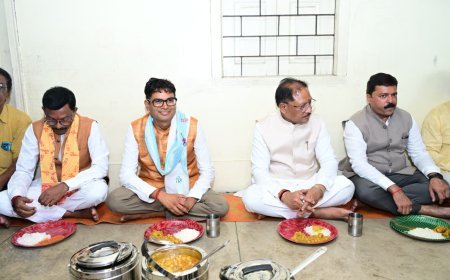 गुरु पूर्णिमा पर बनोरा अघोर गुरु पीठ पहुंचे मुख्यमंत्री विष्णु देव साय, श्रद्धालुओं संग पंगत में बैठकर ग्रहण किया भंडारा प्रसाद
