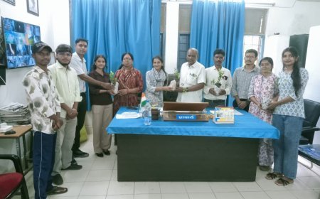 गुरु पूर्णिमा पर एबीवीपी मरवाही ने गुरुजनों का किया सम्मान, पेन और पौधे भेंट कर लिया आशीर्वाद