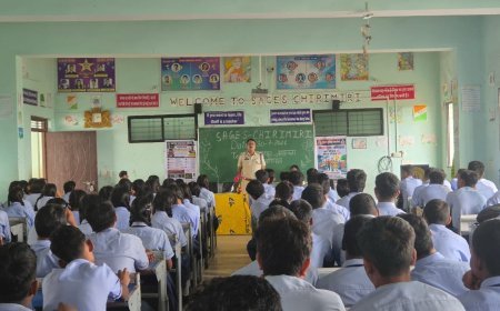 चिरमिरी पुलिस ने आत्मानंद विद्यालय में चलाया यातायात जागरूकता अभियान, नाबालिगों को वाहन नहीं चलाने की दी समझाइश