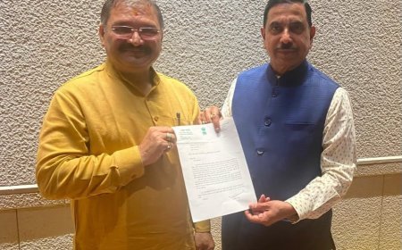 सांसद संतोष पांडेय ने दिल्ली में केंद्रीय शिक्षा मंत्री प्रहलाद जोशी से की मुलाकात, पंडरिया व बोड़ला में नया कॉलेज भवन निर्माण की मांग