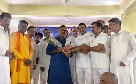 पतंजलि योग समिति ने श्रद्धा और भक्ति के साथ मनाया गुरु पूर्णिमा महोत्सव, योग गुरु सुरेश चंद्रवंशी का हुआ सम्मान