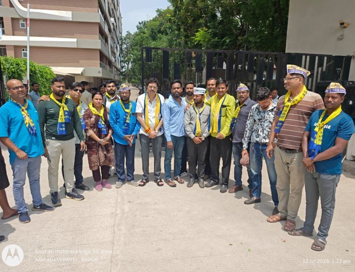 नकटी के प्रभावित परिवारों के समर्थन में आम आदमी पार्टी का प्रदर्शन, पुनर्वास की मांग को लेकर विधायक आवास का घेराव