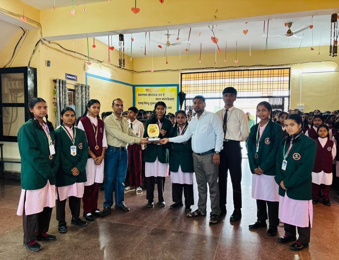 राष्ट्रीय युवा संसद में EMRS छेरीबेड़ा का शानदार प्रदर्शन, 8 विद्यार्थियों का राष्ट्रीय स्तर पर चयन