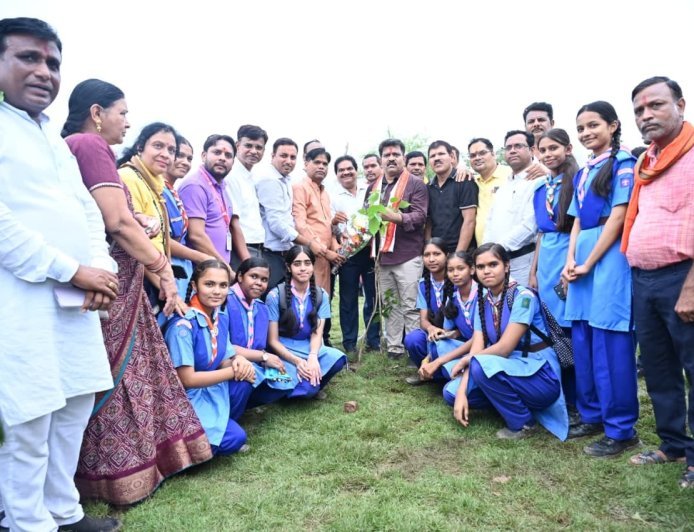 अशोका पब्लिक स्कूल के स्काउट-गाइड विद्यार्थियों ने दिया लोकतंत्र और पर्यावरण संरक्षण का संदेश