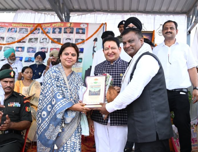 बसना में शहीद स्मारक का लोकार्पण, विधायक डॉ. संपत अग्रवाल बोले- वीरों का बलिदान राष्ट्र की सबसे बड़ी प्रेरणा