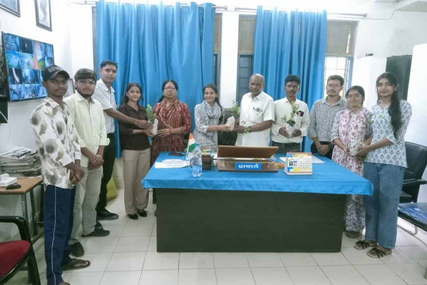 गुरु पूर्णिमा पर एबीवीपी मरवाही ने गुरुजनों का किया सम्मान, पेन और पौधे भेंट कर लिया आशीर्वाद