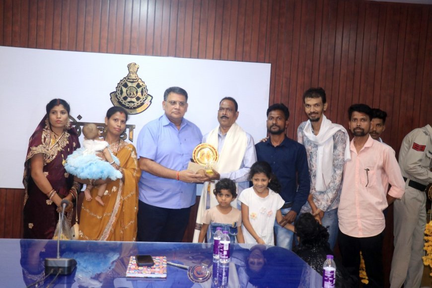 छिंदवाड़ा पुलिस में सेवानिवृत्त अधिकारियों-कर्मचारियों को भावभीनी विदाई, पुलिस अधीक्षक ने दी शुभकामनाएं