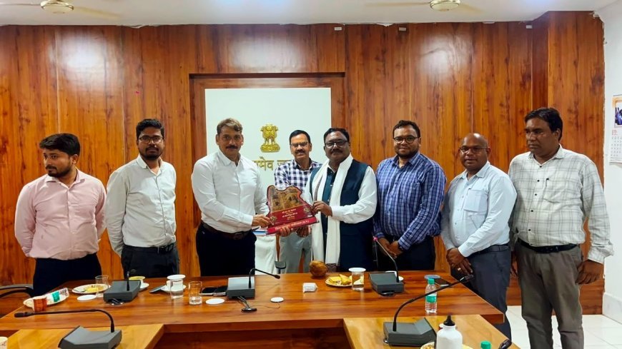 32 वर्ष 7 माह की सेवा के बाद डिप्टी कलेक्टर आर.बी. देवांगन सेवानिवृत्त, भावभीनी विदाई