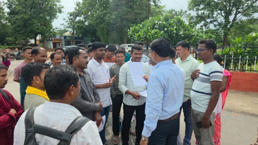 सुकमा में छात्रावासों की सीट बढ़ाने की मांग, बस्तरिया राज छात्र मोर्चा ने कलेक्टर को सौंपा ज्ञापन