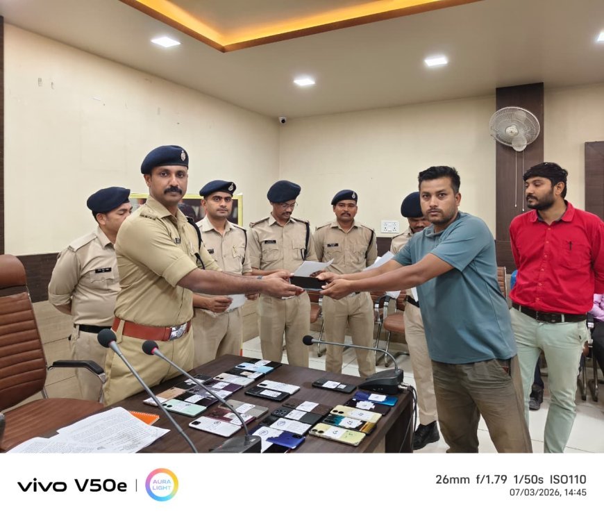 सिंगरौली पुलिस ने लौटाए 70 गुम मोबाइल, 14 लाख रुपये के फोन मालिकों को मिले वापस