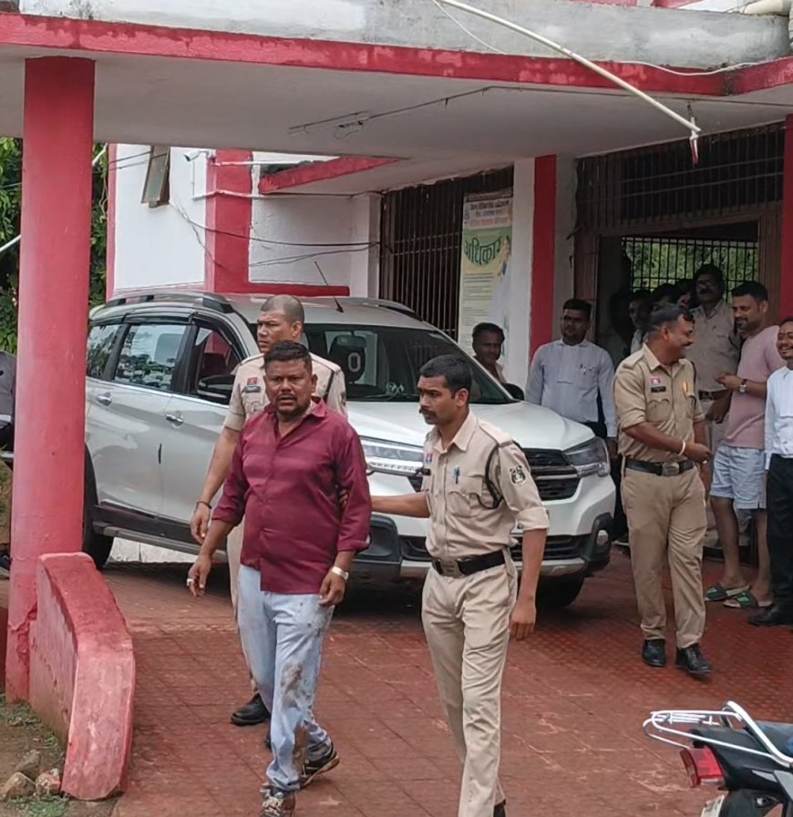न्यायालय परिसर के बाहर पत्रकार से मारपीट, आरोपियों पर कार्रवाई की मांग को लेकर पत्रकार संघ में आक्रोश