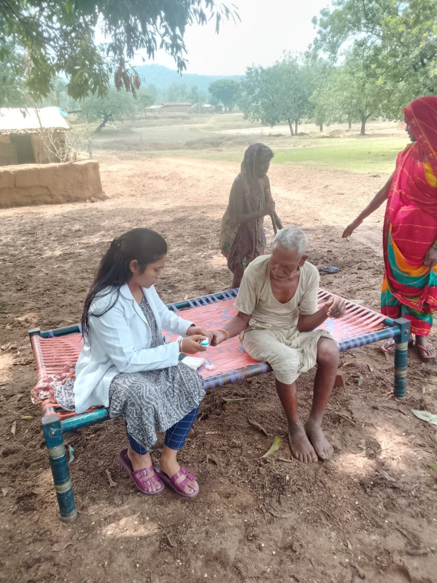 CMHO की पहल से दूरस्थ गांव में बीमार बुजुर्ग दंपत्ति को घर पर मिला इलाज, स्वास्थ्य विभाग की त्वरित कार्रवाई