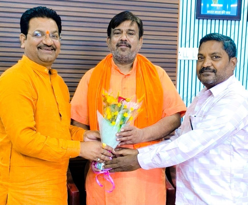 बालोद में एल्डरमैन रवि प्रकाश पांडे का सम्मान, राकेश यादव ने दी नई जिम्मेदारी की शुभकामनाएं