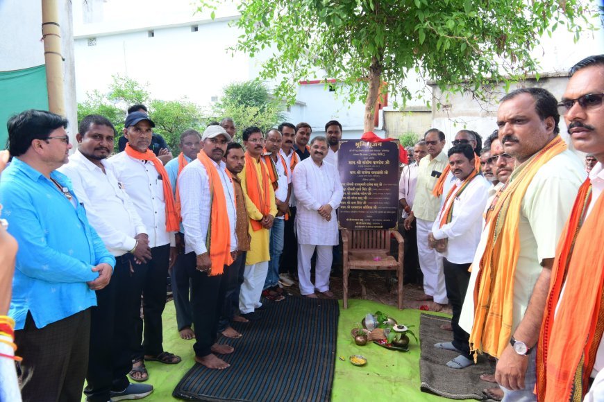 सहसपुर लोहारा में सांसद संतोष पांडेय ने किया विकास कार्यों का भूमिपूजन, ग्रामीणों से की मुलाकात