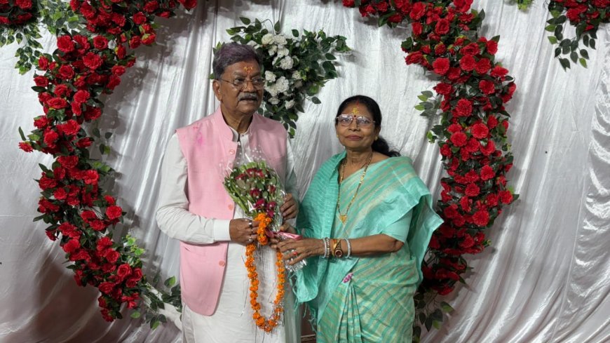 नगरी प्रवास पर नेता प्रतिपक्ष चरणदास महंत का कांग्रेस कार्यकर्ताओं ने किया स्वागत